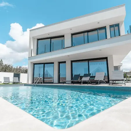 Dino With Ocean View Ribamar (Lourinha)