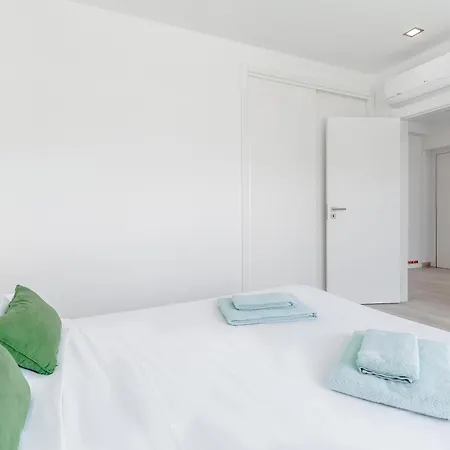 Dino With Ocean View Villa