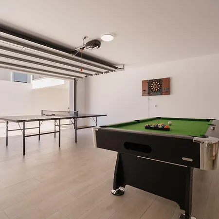 Dino With Ocean View * Ribamar (Lourinha)