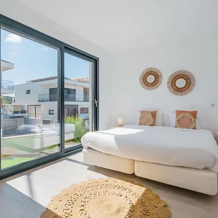 Dino With Ocean View Ribamar (Lourinha)