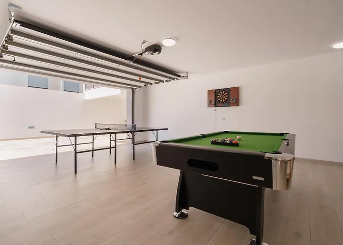 Dino With Ocean View * Ribamar (Lourinha)