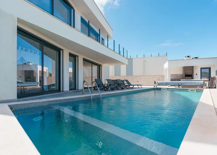 Dino With Ocean View Ribamar (Lourinha)