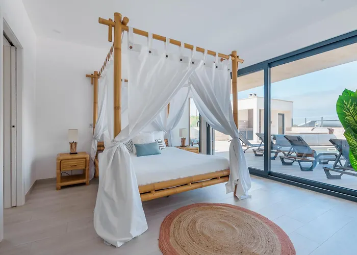 Dino With Ocean View Villa