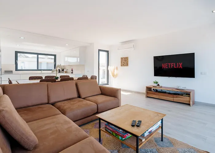 Dino With Ocean View Ribamar (Lourinha)